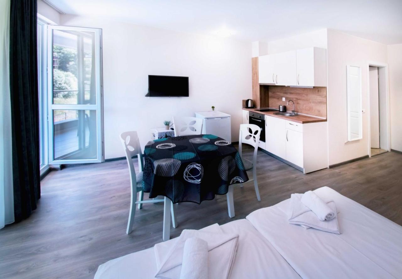 Donchevi Apartments Primorsko Bagian luar foto